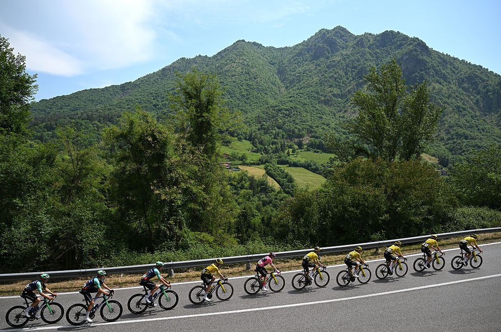 ANDALO , ITALY - MAY 27: Felix Gall of Austria and Team Decathlon CMA CGM, Jonas Vingegaard of Denmark and Team Visma | Lease a Bike - Pink Leader Jersey and a general view of the peloton competing during the 109th Giro d&amp;apos;Italia 2026, Stage 17 a 202km stage from Cassano d&amp;apos;Adda to Andalo 1012m / #UCIWT / on May 27, 2026 in Andalo Valtellino, Italy. (Photo by Dario Belingheri/Getty Images)