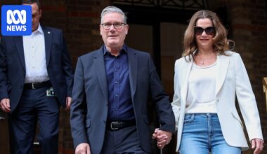 UK lawmaker threatens to challenge Prime Minister Sir Keir Starmer for leadership if he doesn't step down