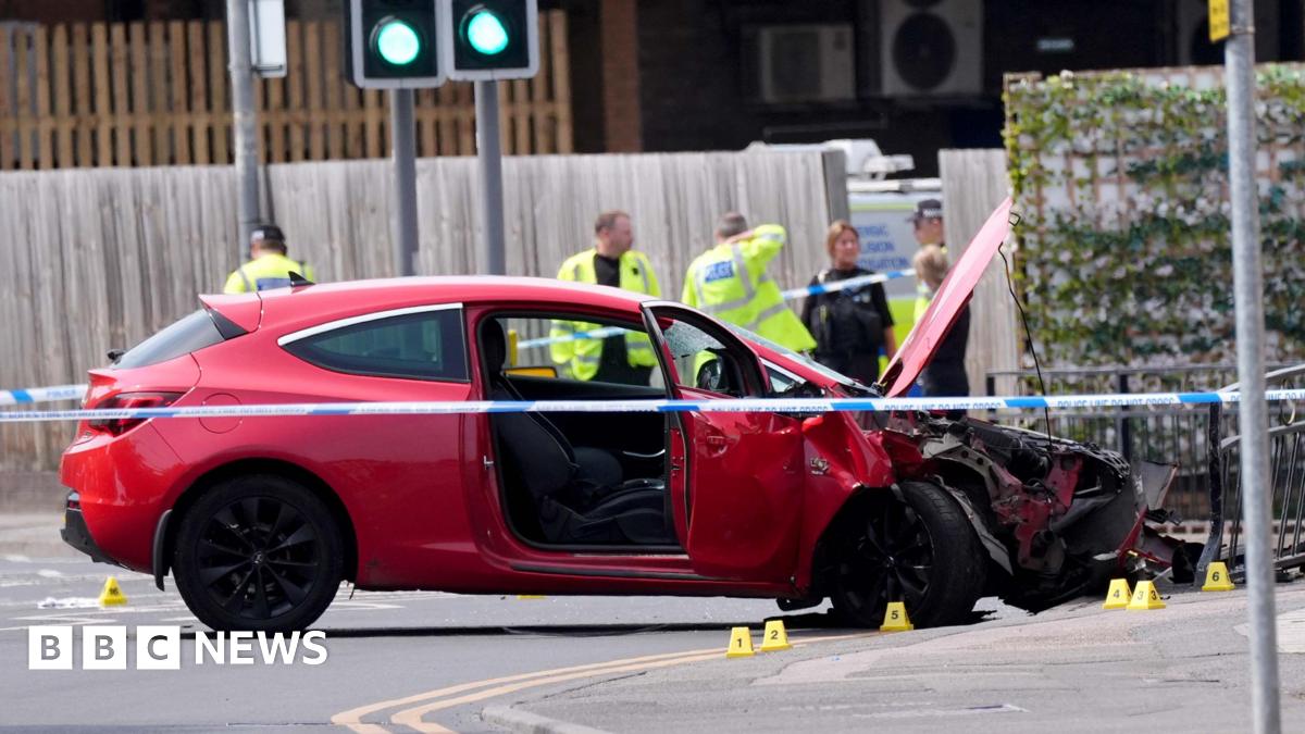 Five injured after car driven at pedestrians following 'altercation', Nottinghamshire Police say