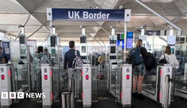 UK net migration drops to 171,000 in 2025, lowest since 2012 excluding pandemic - follow live