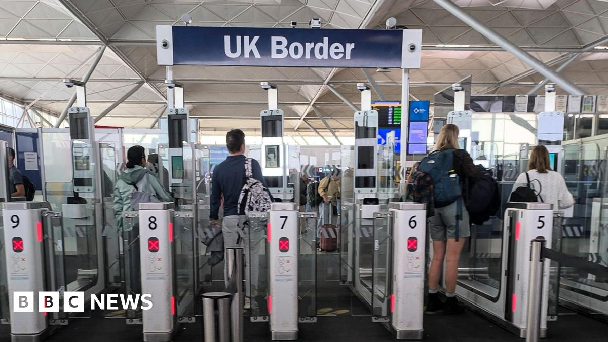 UK net migration drops to 171,000 in 2025, lowest since 2012 excluding pandemic - follow live