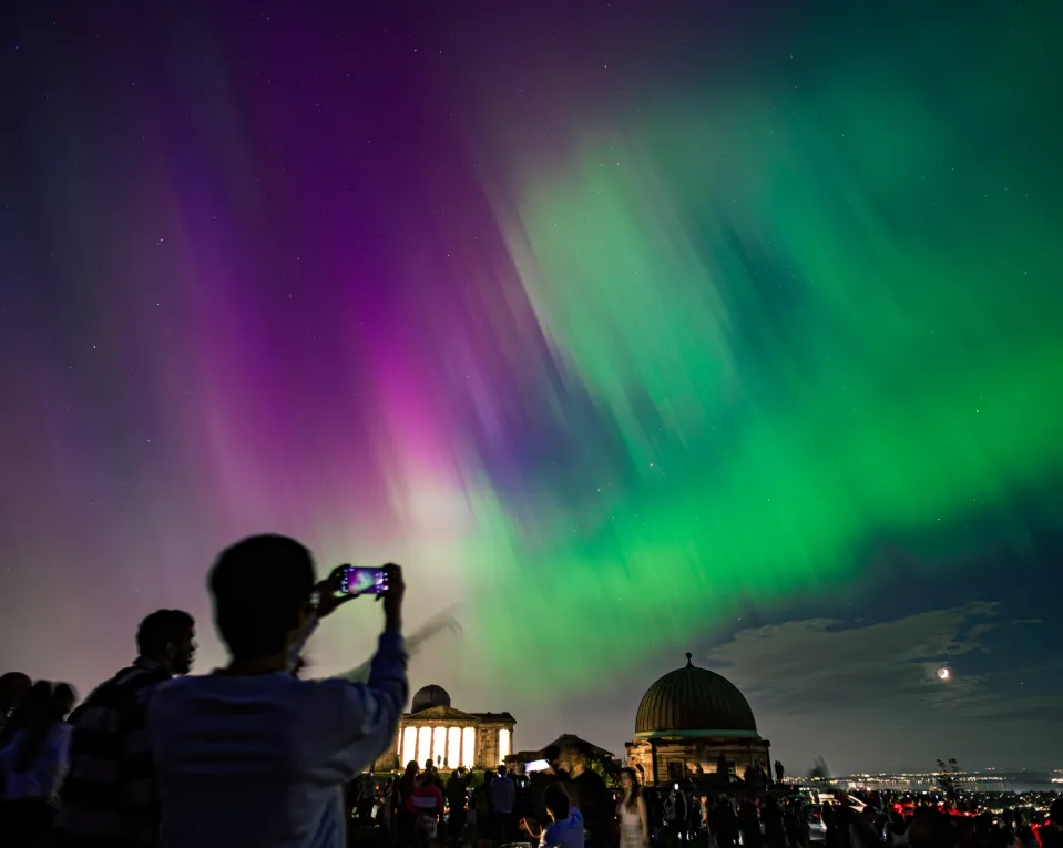 Spectators Capture Stunning Northern Lights on Calton Hill During Geomagnetic Storm in Edinburgh, UK