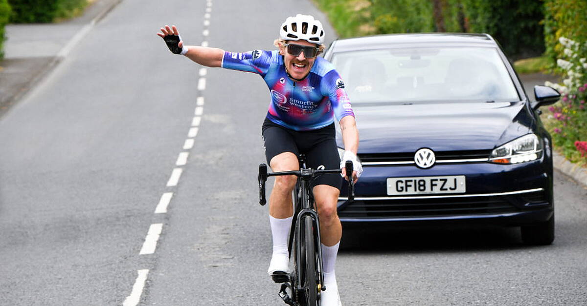 Chris Dawson motors to impressive win at 'Mournes' on road return