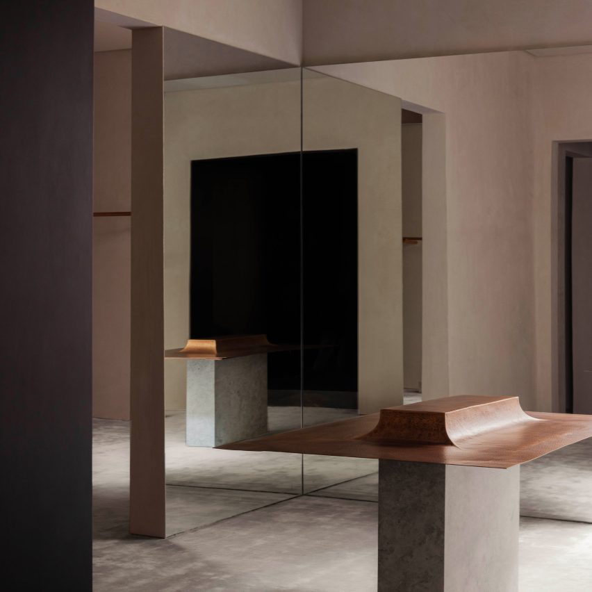 Perpendicular mirrored panels that create the illusion of more space