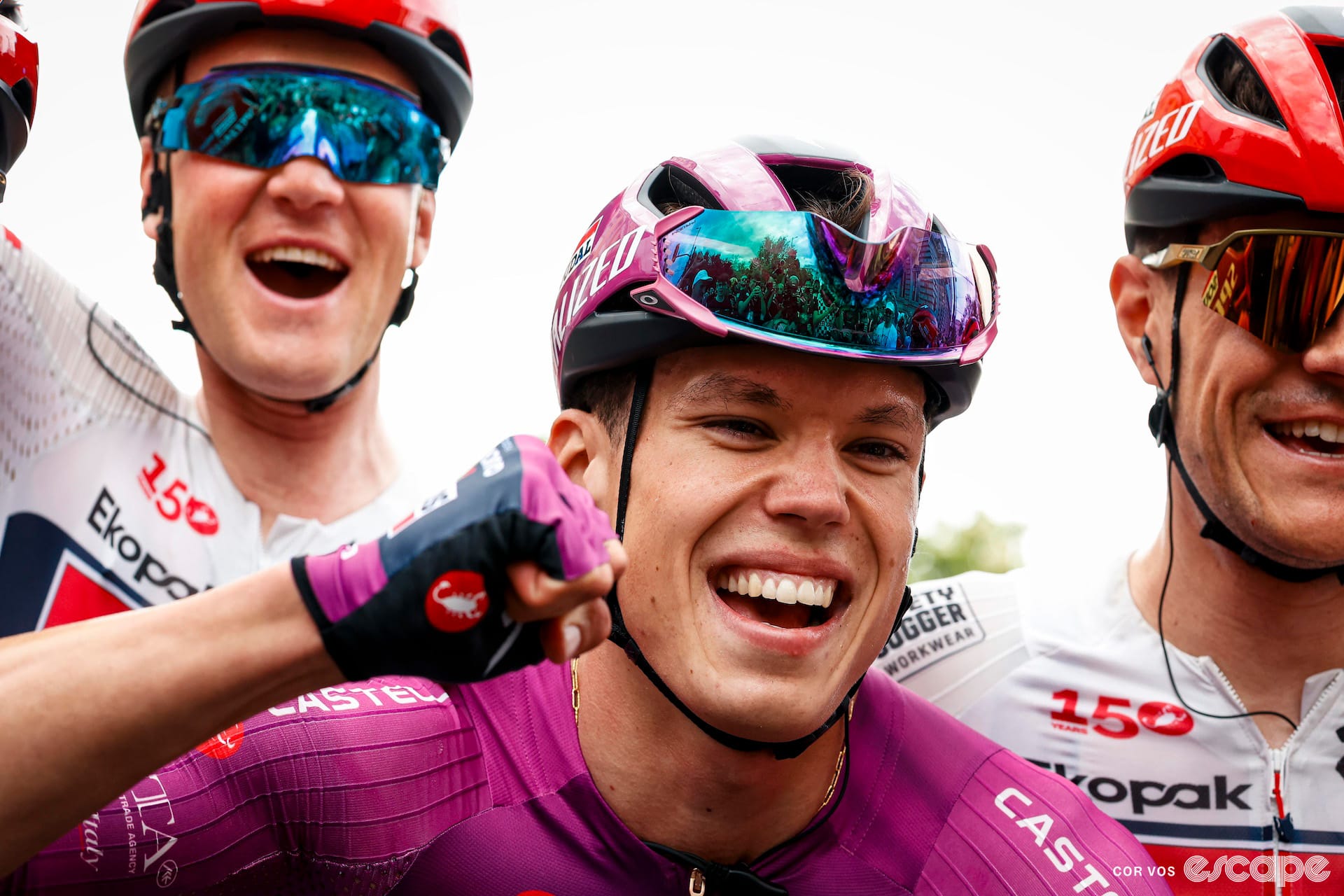 Giro d'Italia: Magnier doubles up on stage 3 in three-rider photo finish