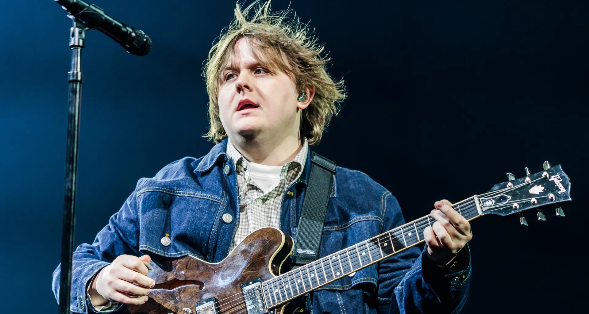 Hollywood legend and Lewis Capaldi superfan pictured with star and parents as he calls him 'poet'