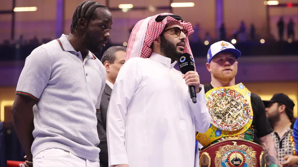 Saudi boxing chief Alalshikh wants to stage Crawford-Canelo II