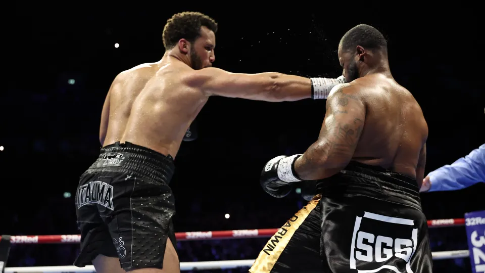 Moses Itauma landing a punch on Jermaine Franklin