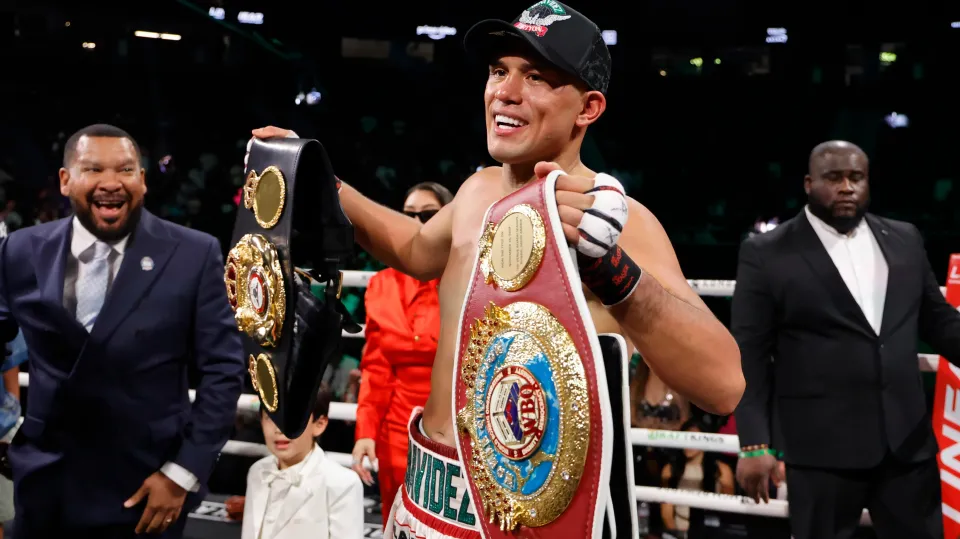David Benavidez holding world titles after his fight win