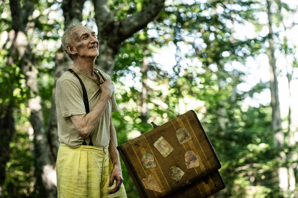 douglas e hughes as man in yellow, from season 4