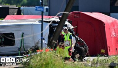 Emergency services pictured at the scene of an accident between a train and a minivan, at the railway crossing Vierhuizen, in Buggenhout, Tuesday 26 May 2026