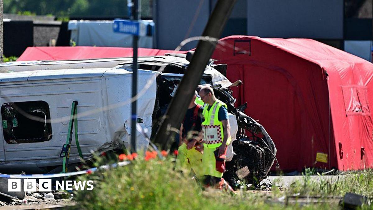 Emergency services pictured at the scene of an accident between a train and a minivan, at the railway crossing Vierhuizen, in Buggenhout, Tuesday 26 May 2026