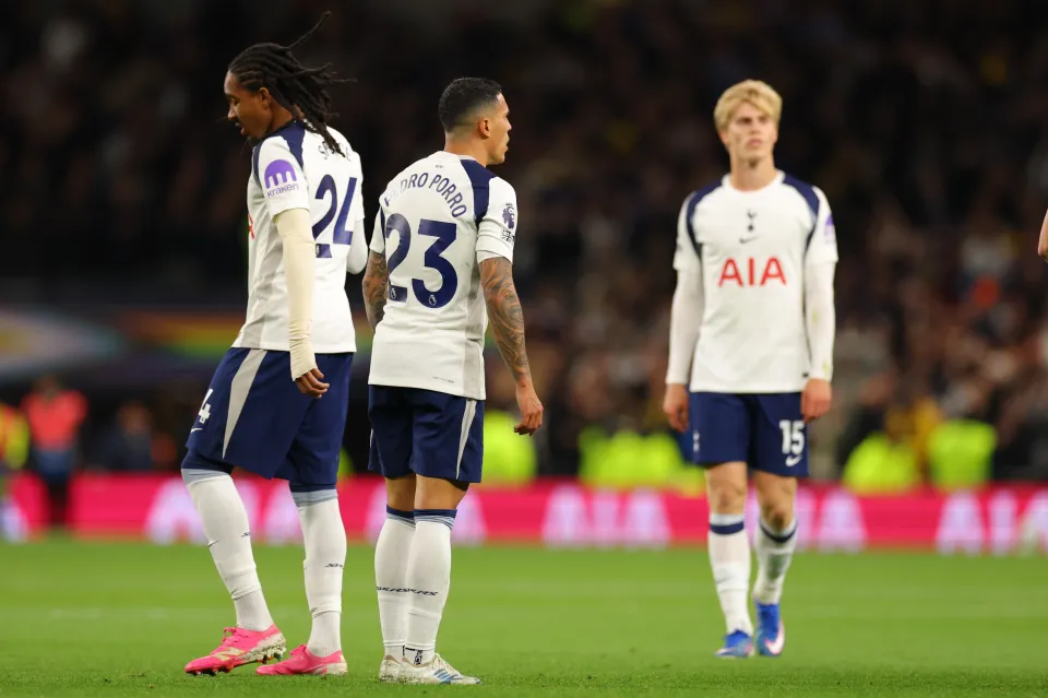 Spurs players react to conceding a goal
