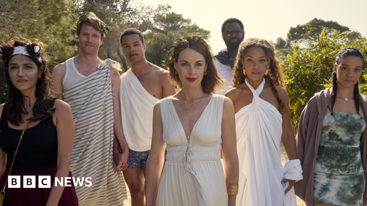 Leila Farzad as Nat, Hugh Skinner as Jacob, Dylan Brady as Will, Jessica Raine as Zoe, Nicholas Pinnock as Solomon, Antonia Thomas as Jess and Maria Almeida as Avery in Two Weeks In August.
