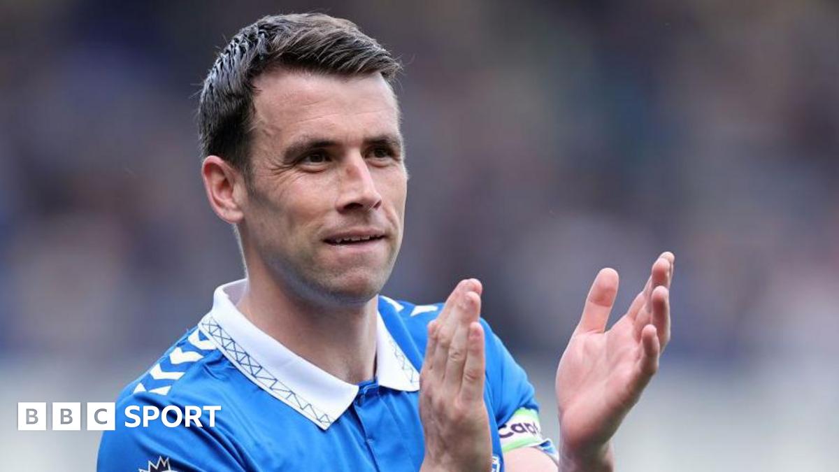 Seamus Coleman claps