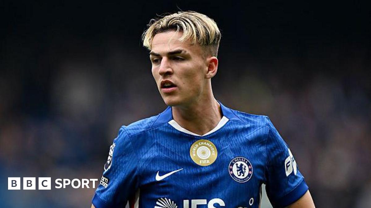 Chelsea player Jesse Derry during a football match