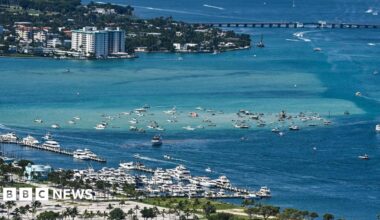 Drone birds-eye shot of the Haulover Sandbar in Miami, Florida.