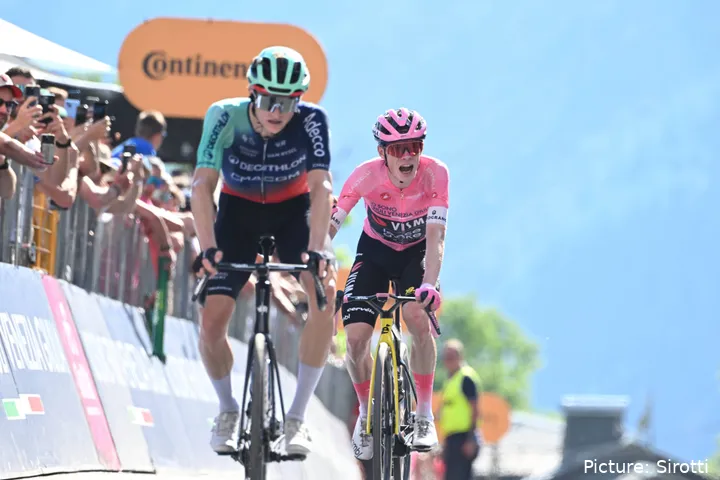 Felix Gall and Jonas Vingegaard cross the line together on stage 19 of the 2026 Giro d'Italia