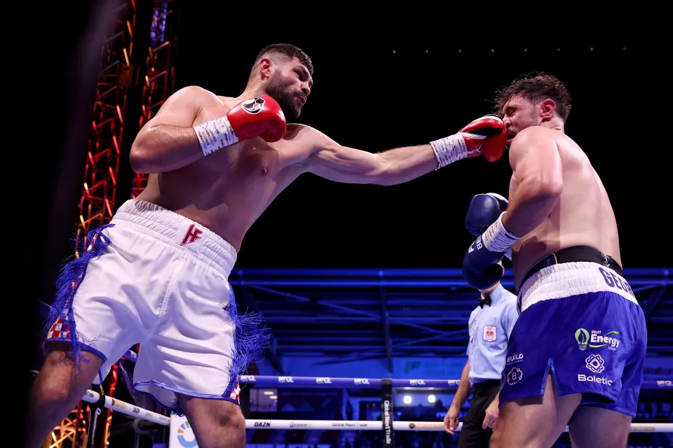 Filip Hrgovic landing a jab on Dave Allen