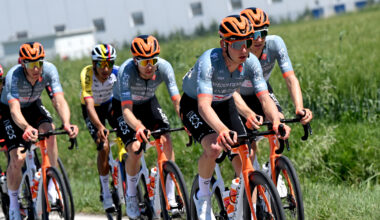 GC duo hold station as Turner suffers Giro puncture