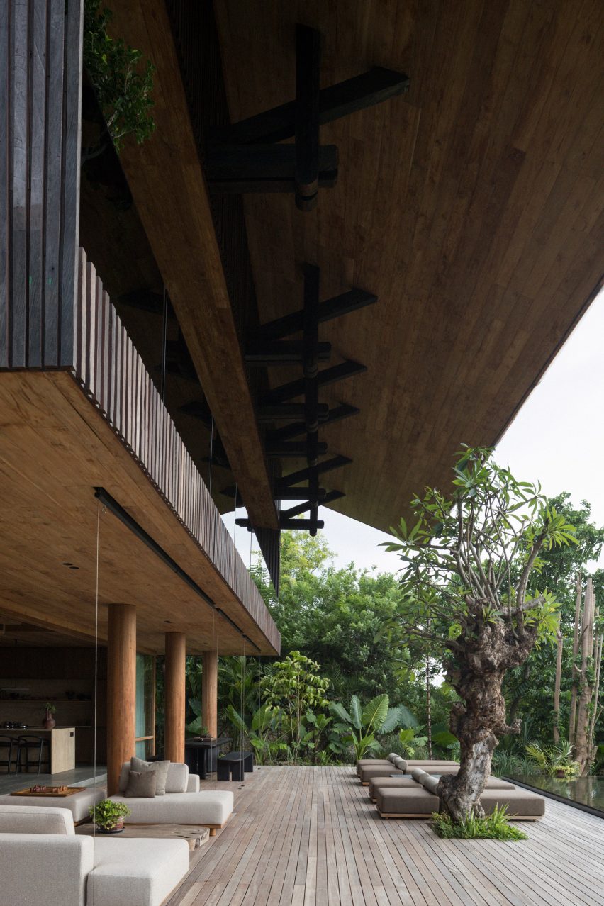 Residence in Bali with overhanging roof