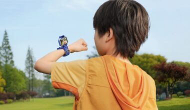 The child is making high-def video calls with HUAWEI WATCH KIDS X1