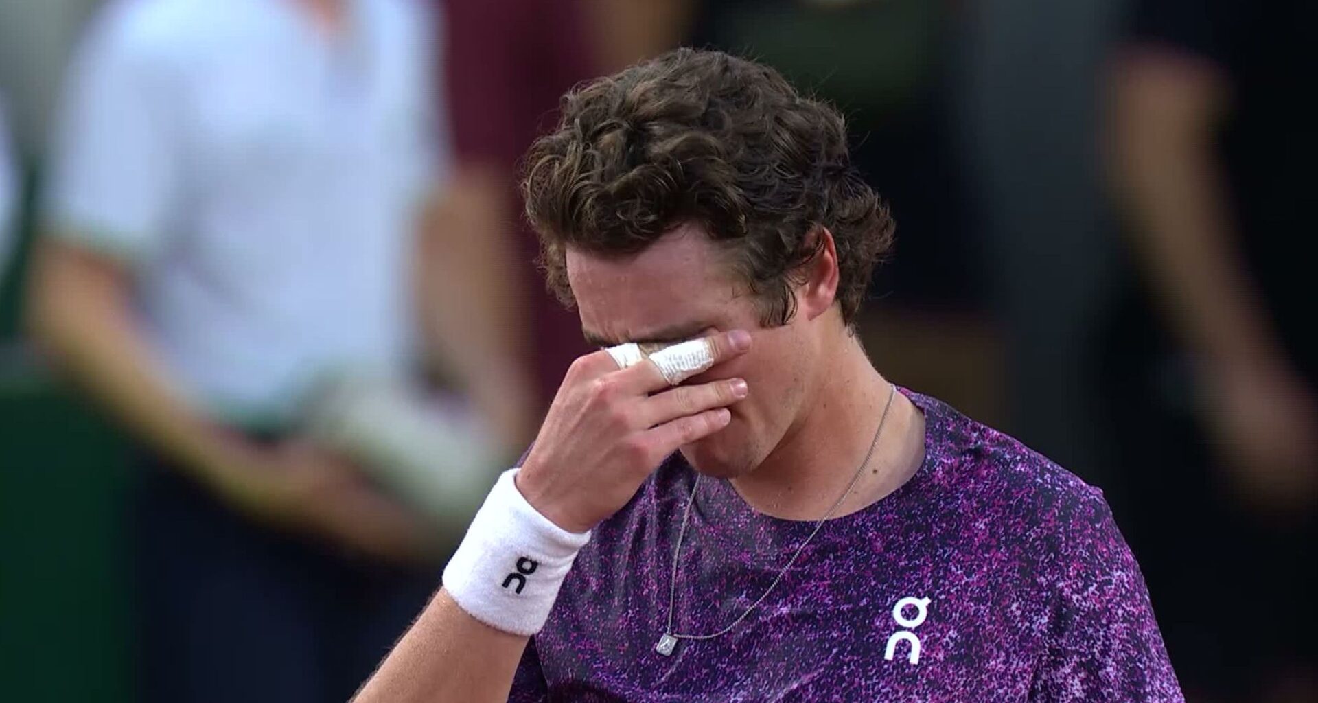 'Emotional scenes' as 'magnificent' Fonseca fights back to win five-setter - TNT Sports