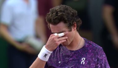 'Emotional scenes' as 'magnificent' Fonseca fights back to win five-setter - TNT Sports