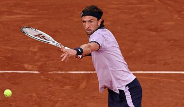 Rinderknech hits drop-shot winner to take opening game against Berrettini - TNT Sports