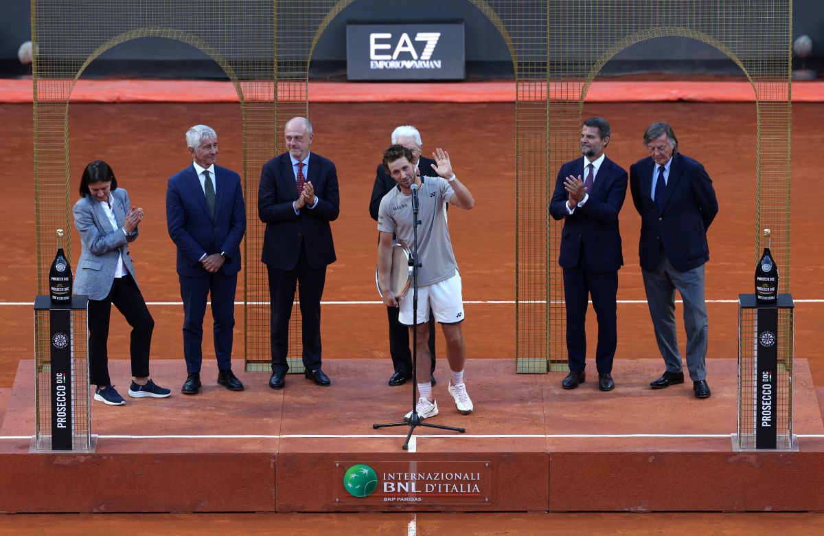 ROME, ITALY - MAY 17: Casper Ruud of Norway speaks to the crowd after defeat against Jannik Sinner of Italy in the Men's Singles Final match on Day Thirteen of the Internazionali BNL D'Italia 2026 at Foro Italico on May 17, 2026 in Rome, Italy. (Photo by Emmanuele Ciancaglini/Getty Images)