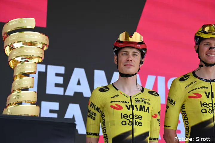 Jonas Vingegaard poses next to the Giro d'Italia trophy