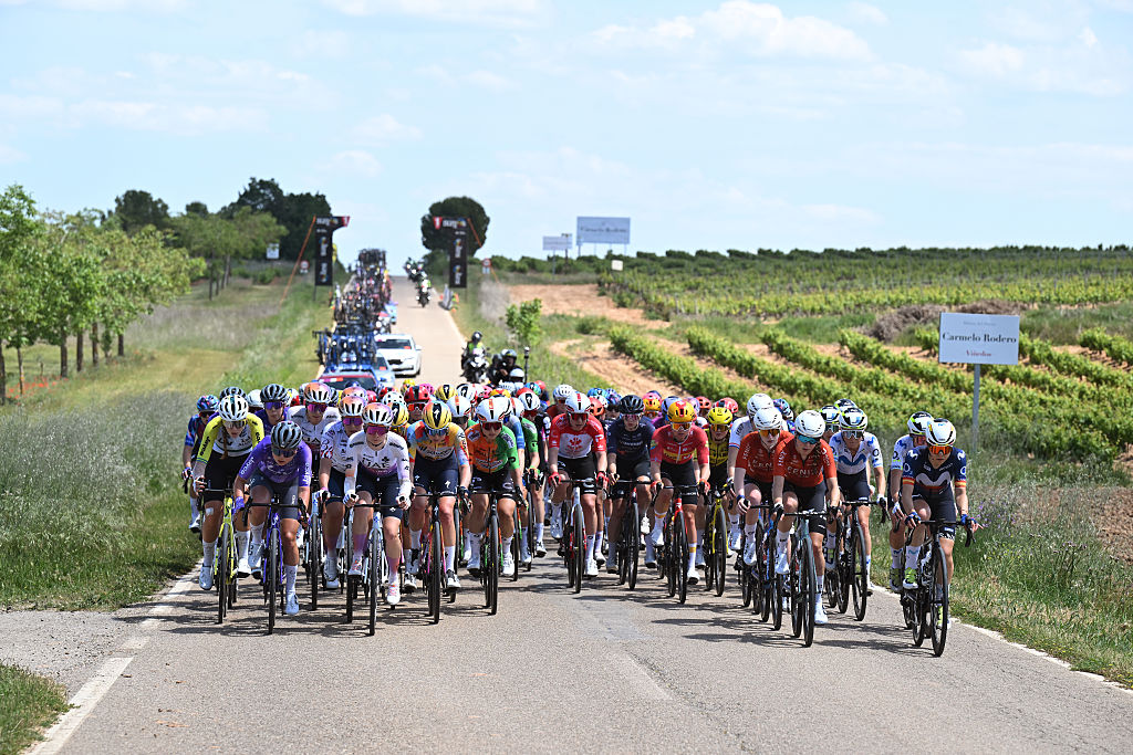 PEDROSA DEL DUERO, SPAIN - MAY 22: A general view of the peloton passing through a vineyards landscape during the 11th Vuelta a Burgos Feminas 2026, Stage 2 a 122km stage Castrojeriz to Bodega Vi&ntilde;a Pedrosa. Pedrosa de Duero / #UCIWWT / on May 22, 2026 in Pedrosa de Duero, Spain. (Photo by Szymon Gruchalski/Getty Images)
