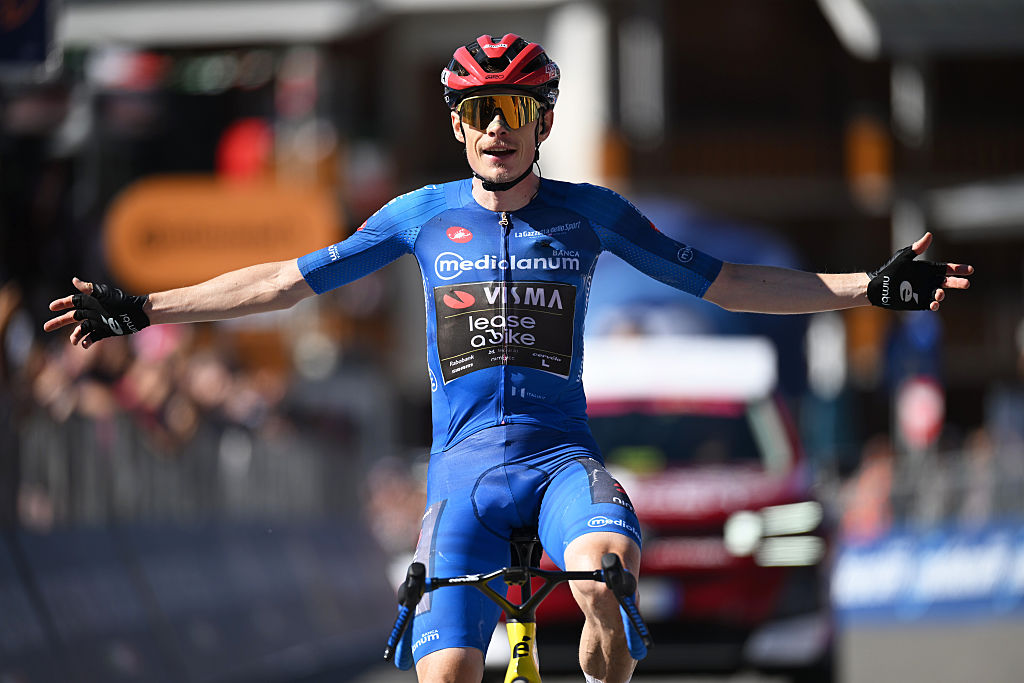 PILA - GRESSAN, ITALY - MAY 23: Jonas Vingegaard of Denmark and Team Visma | Lease a Bike - Blue Mountain Jersey celebrates at finish line as stage winner during the 109th Giro d&amp;apos;Italia 2026, Stage 14 a 133km stage from Aosta to Pila - Gressan 1789m / #UCIWT / on May 23, 2026 in Pila - Gressan, Italy. (Photo by Dario Belingheri/Getty Images)