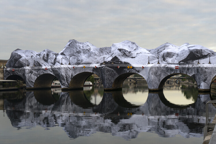 Street Artist JR Installs an Inflatable Cave on Paris' Pont Neuf in Tribute to Christo and Jeanne-Claude - Image 7 of 22