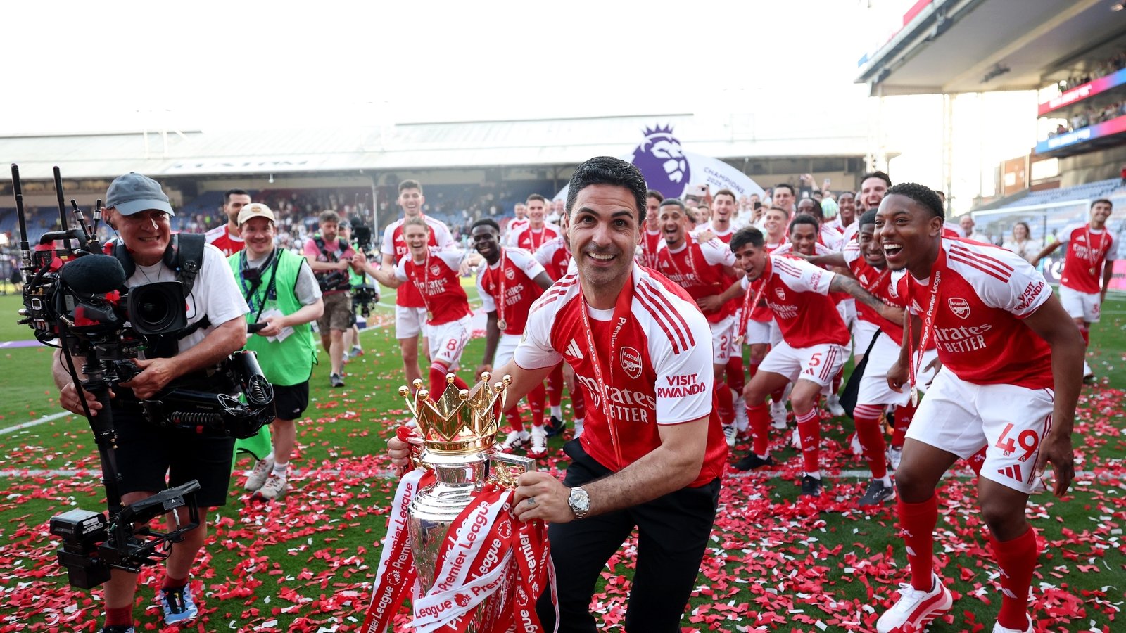 Arteta on "beautiful" trophy lift moment | Interview | News