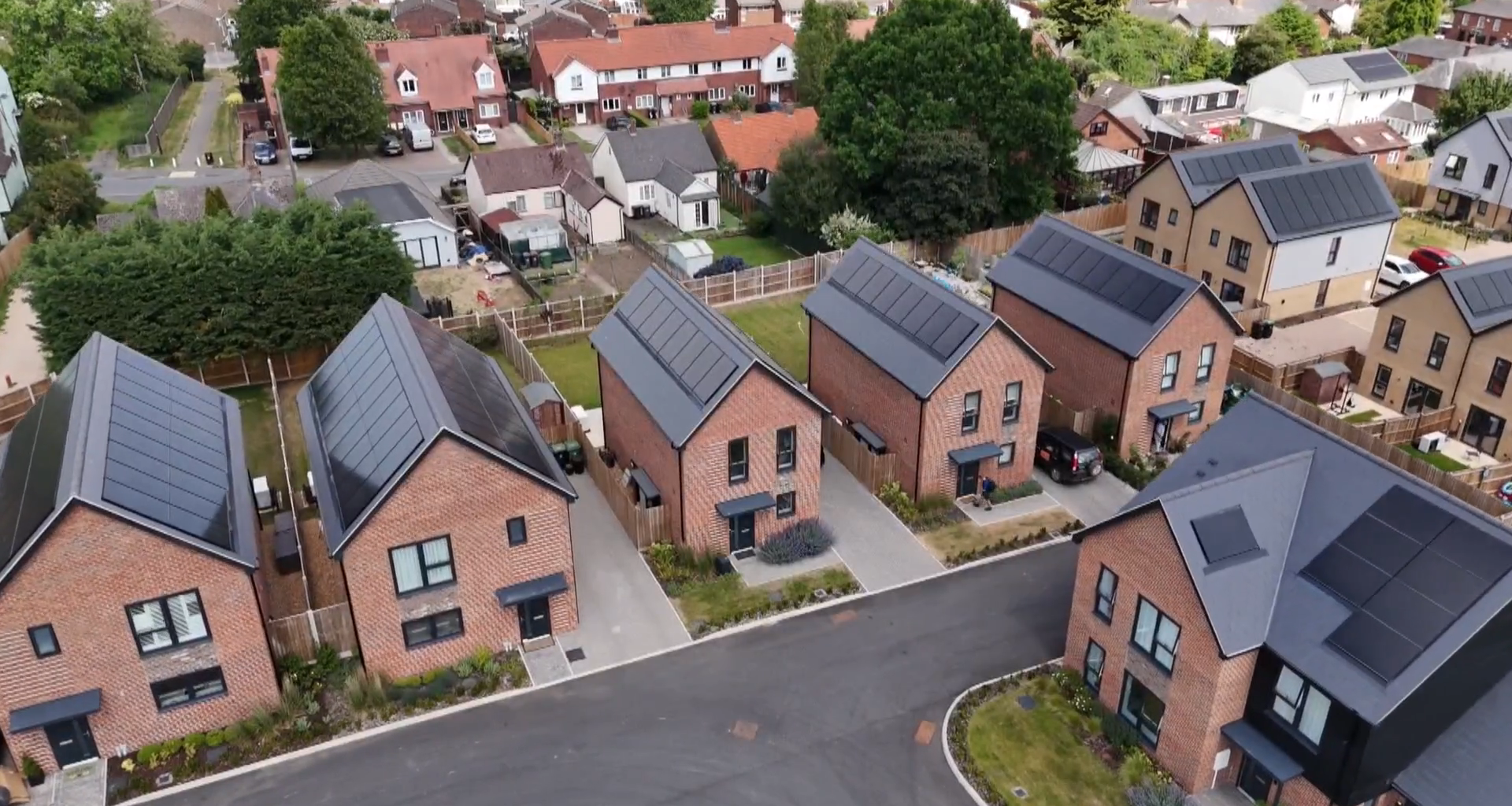 Energy bills to rise as UK price cap jumps 13% – what can be done? – Channel 4 News