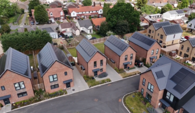 Energy bills to rise as UK price cap jumps 13% – what can be done? – Channel 4 News