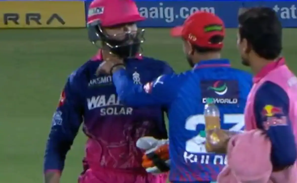 Ravindra Jadeja, Kuldeep Yadav's Viral Exchange Internet During RR vs DC Stuns Internet. Watch