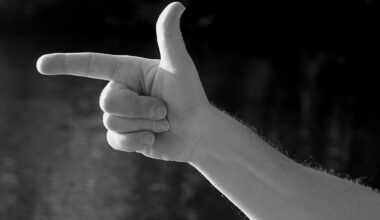 Are Murderous Gestures Unfinished Thoughts?