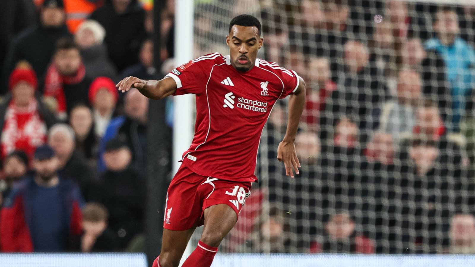 Liverpool hold talks to sign "the best DM in the world"