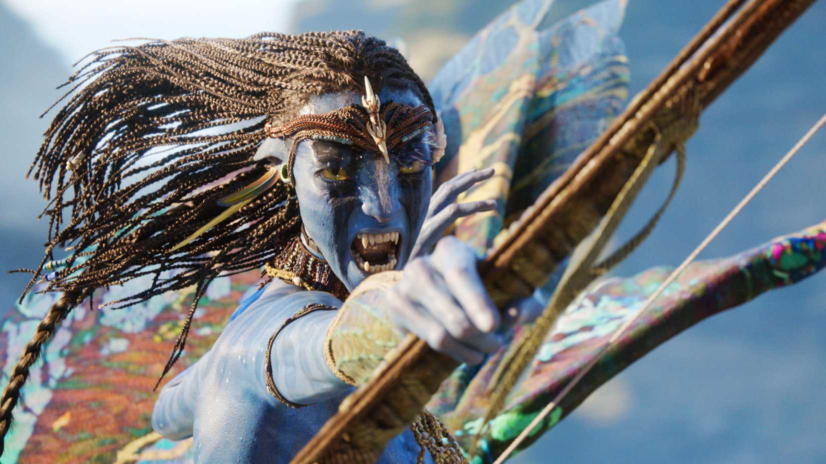 Neytiri firing her bow in Avatar Fire and Ash