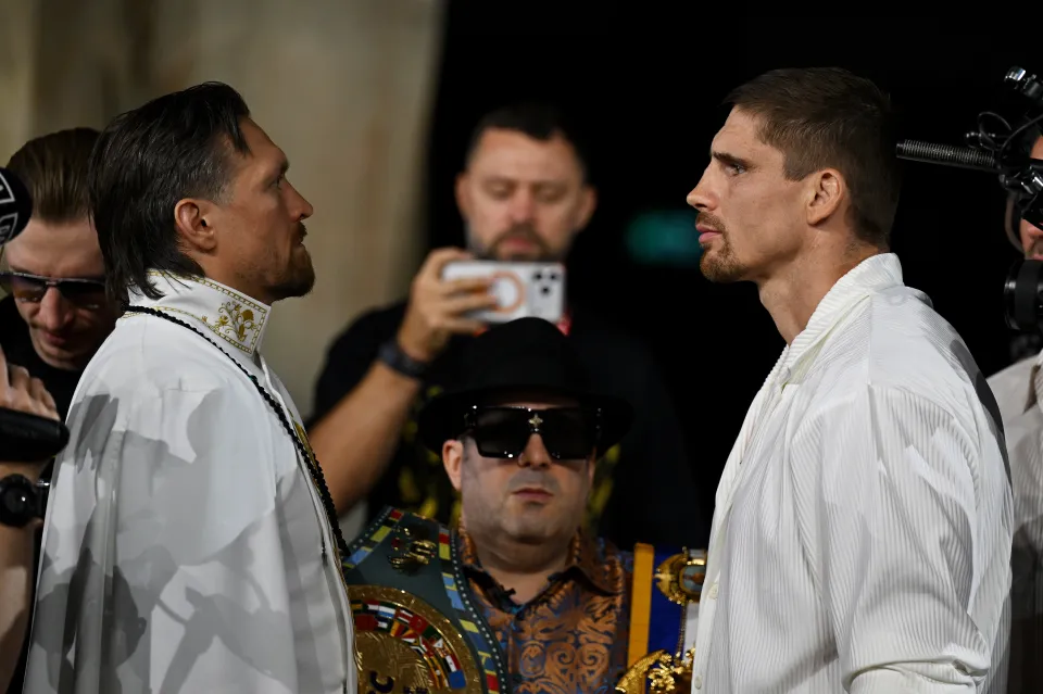 Usyk and Verhoeven lock horns on Saturday in Egypt