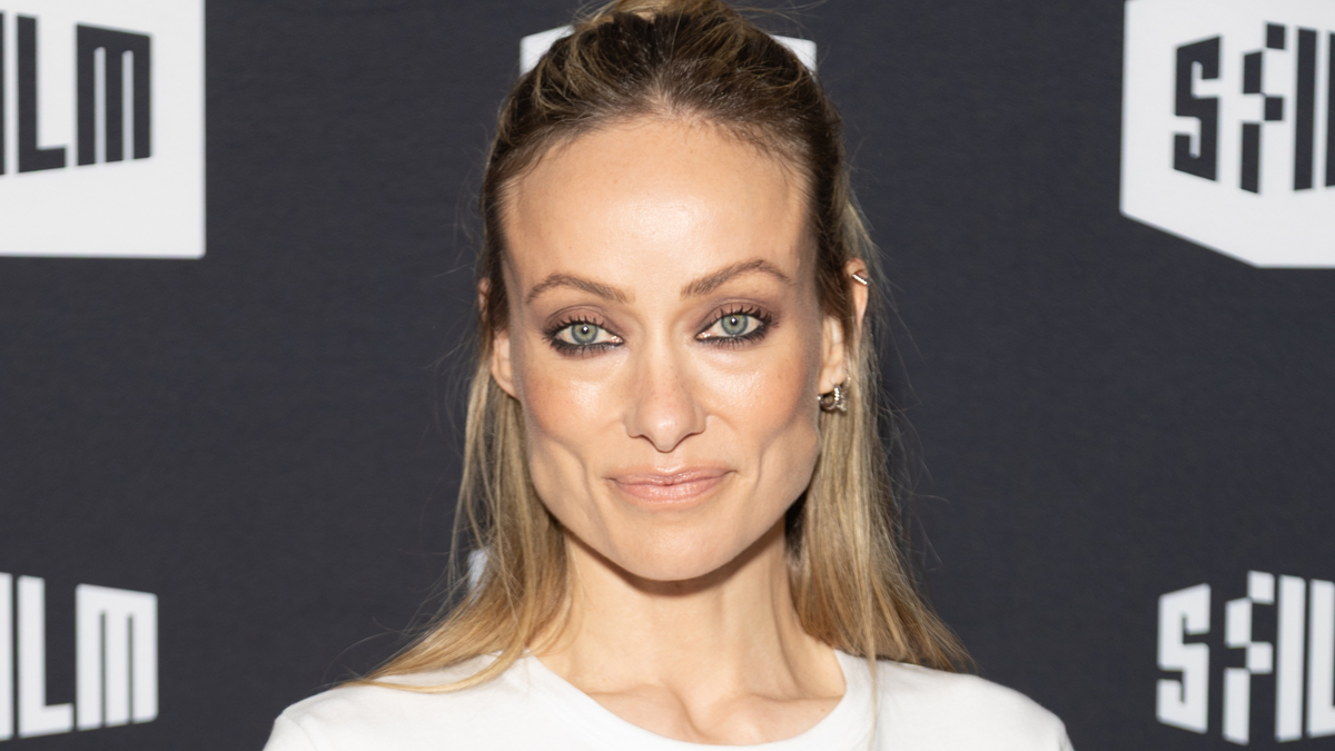 Olivia Wilde Reacts to Viral Red Carpet Photo, Jokes About Her Appearance - Just Jared - Celebrity News and Gossip