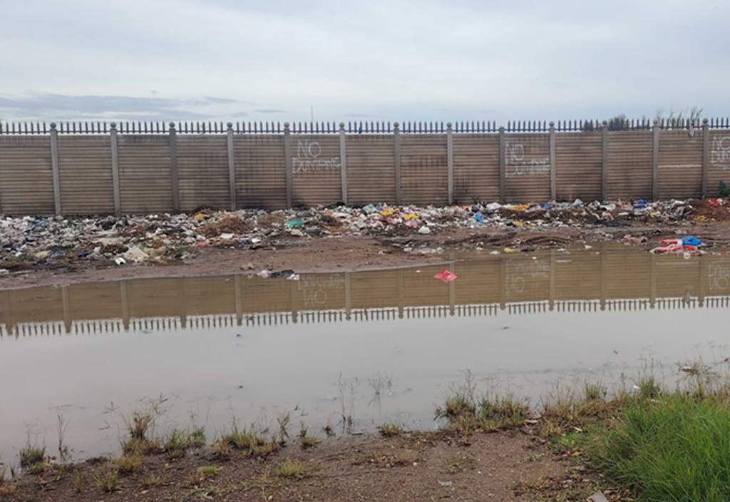 Residents have turned Nelson Mandela Road in Bophelong into an illegal dumping site after a road upgrade project was abandoned and the Emfuleni Municipality allegedly failed to collect refuse, resulting in waste being dumped across the area, including in the middle of the road.