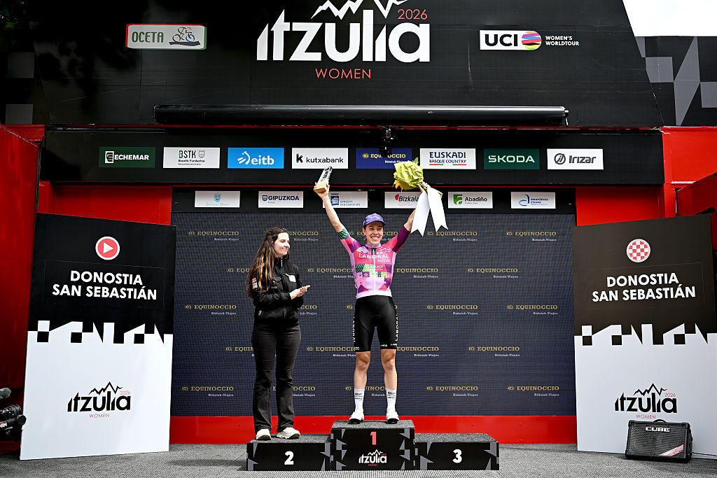 Usoa Ostolaza on the podium