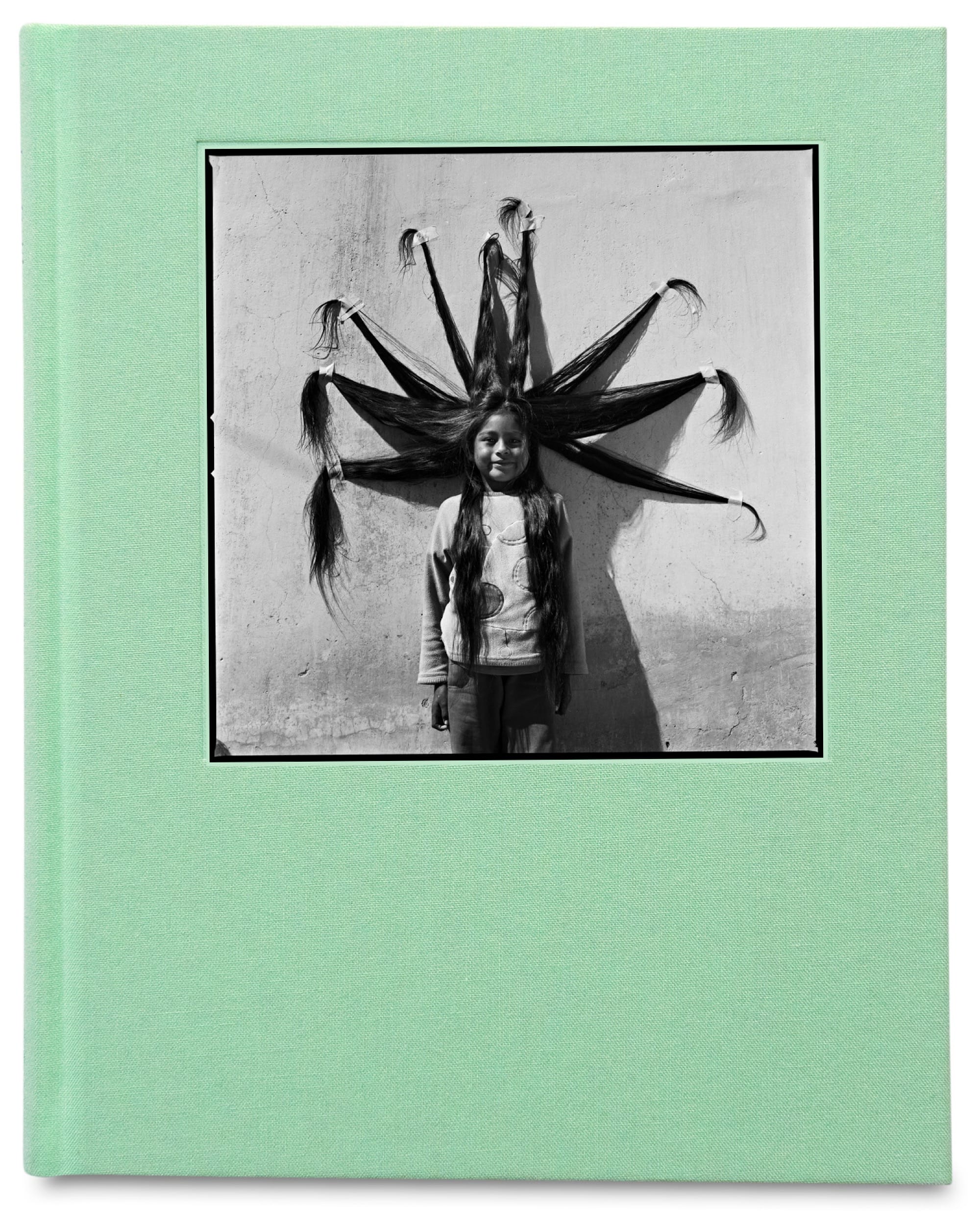 The light green cover of a book by Irina Werning titled 'Las Pelilargas' with a photo of a young girl with very long hair pinned up around her head like a star