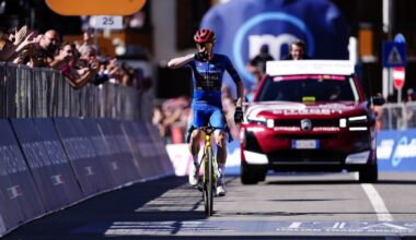 Jonas Vingegaard: a hat-trick and the Maglia Rosa in Pila