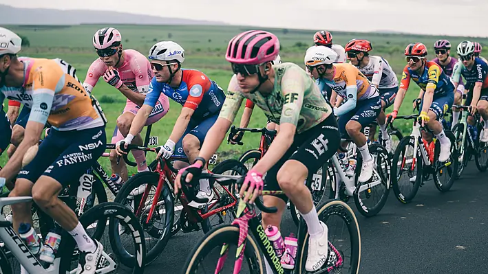 Rafferty into top 10 at Giro d'Italia as Mullen puts in massive day