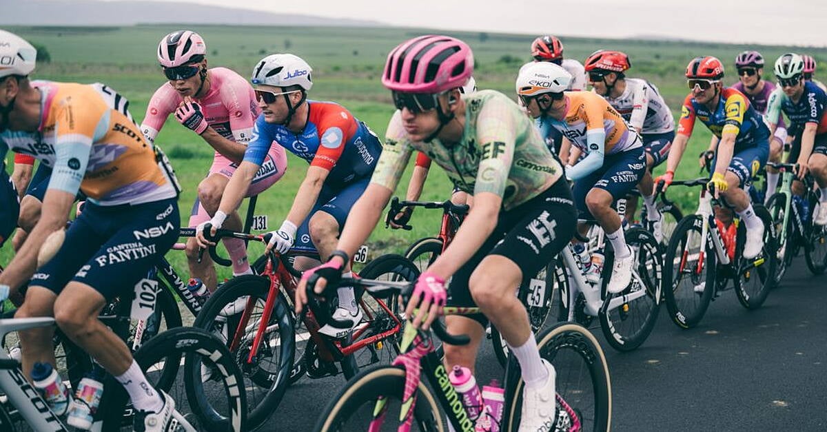 Rafferty into top 10 at Giro d'Italia as Mullen puts in massive day