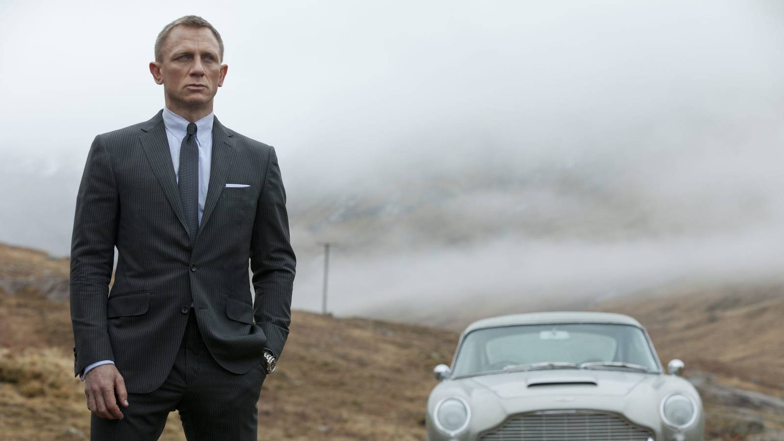 007 First Light arrives just in time to holdover James Bond movie
